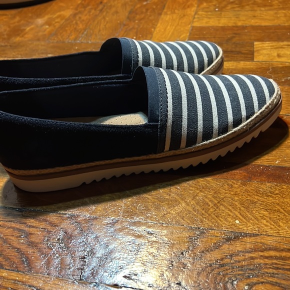 Clarks flats, size 9.5 - Picture 3 of 4